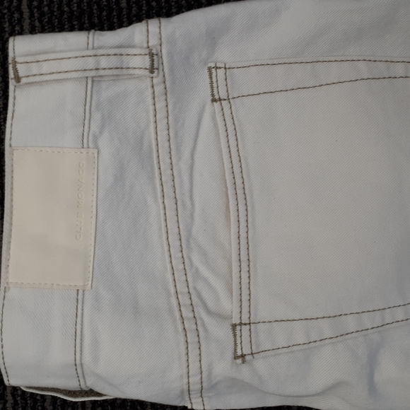 BNWOT Club Monaco Lightweight Jean's Size 33 - Picture 3 of 6